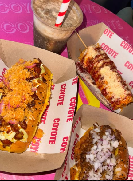 Hotdogs COYOTE con bebidas
